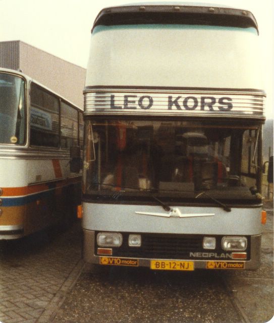 121-bus-32-neoplan-1983